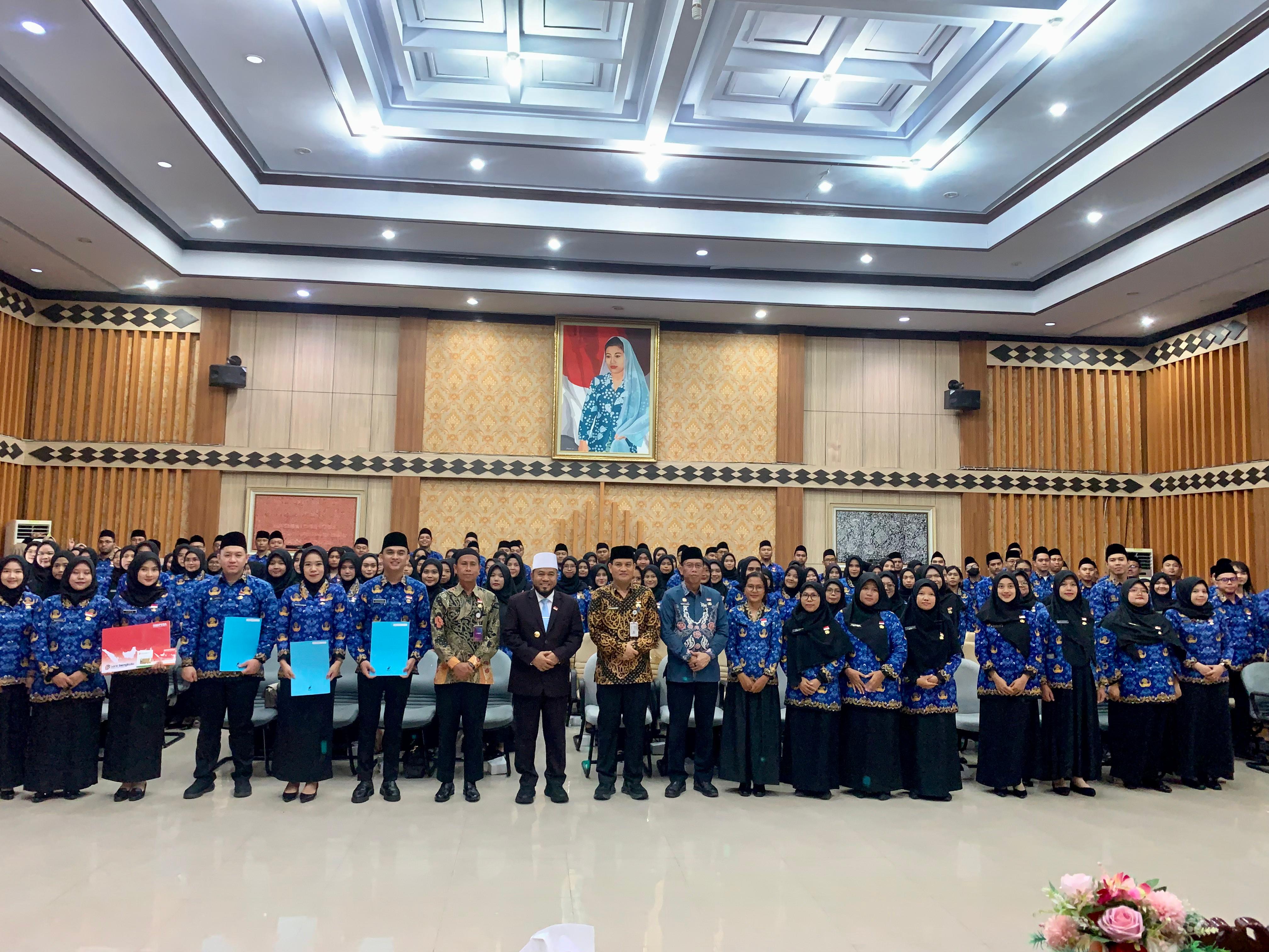 Gubernur Helmi Hasan Pimpin Penyerahan SK CPNS Pemprov Bengkulu, Tegaskan Komitmen Bantu Rakyat