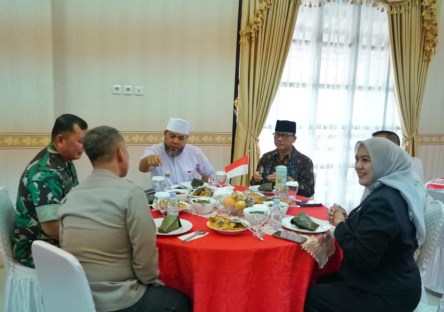 Menteri Yandri Pulang ke Bengkulu, Disambut Gubernur Helmi dan Jamuan Khas Dusun