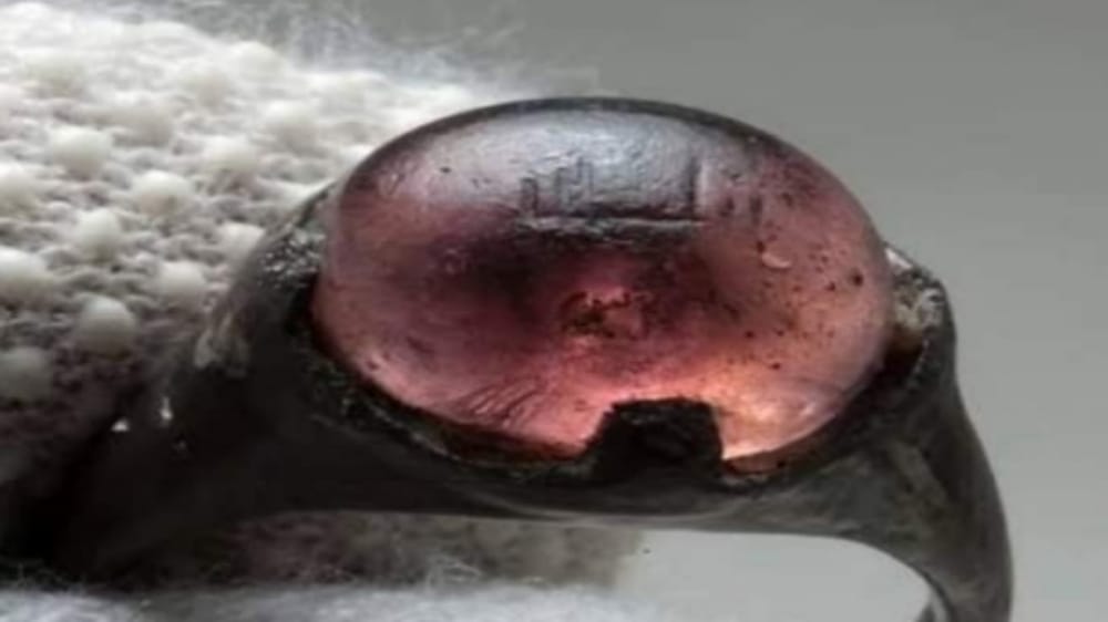 Ditemukan di Eropa, Batu Akik Kuno Berlafazkan Tulisan Allah Ungkap Hubungan Islam dengan Bangsa Viking