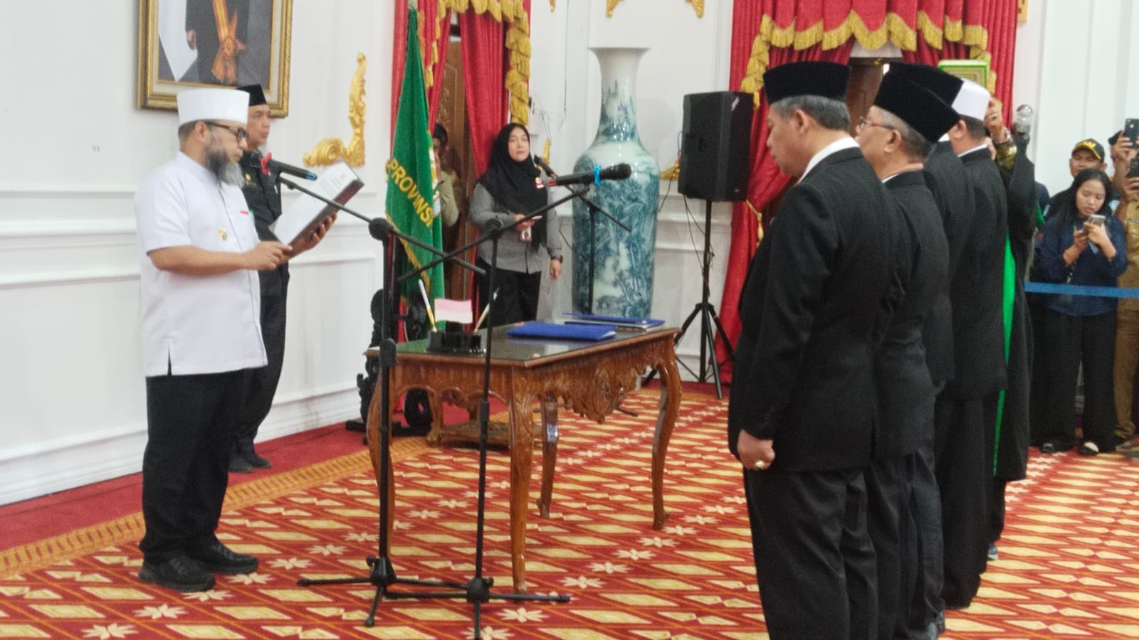 Helmi Hasan Lantik Pimpinan Baznas Bengkulu, Minta Langsung Turun Bantu Warga