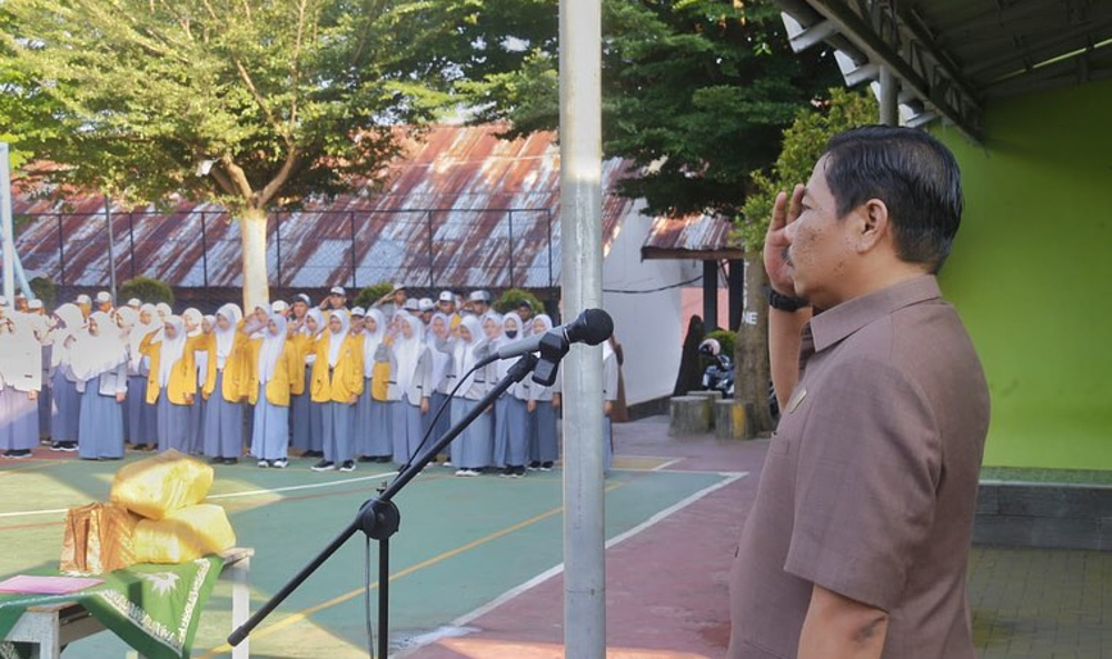 Usin Ingatkan Siswa SMA Muhammadiyah 4 Pentingnya Beradaptasi dengan Zaman Globalisasi dan Digitalisasi 