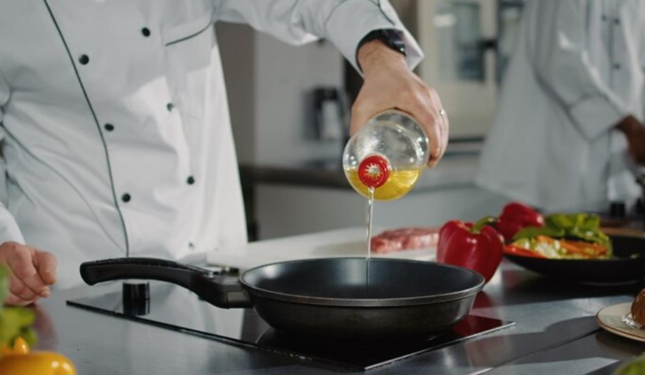 Tips Memasak Irit Minyak, Cobain 4 Cara Ini agar Lebih Hemat