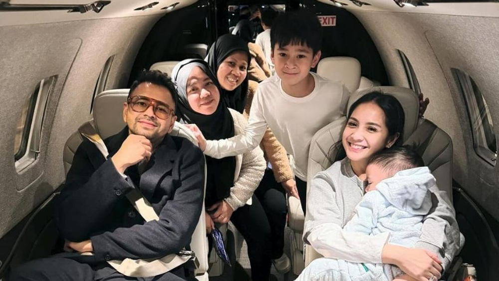 Rayakan Tahun Baru, Raffi Ahmad Boyong Keluarga ke London Menggunakan Private Jet