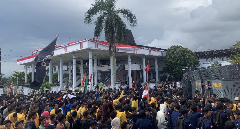 Bawa Sejumlah Tuntutan, Ribuan Massa Aksi Indonesia Cemas Geruduk Gedung DPRD Provinsi Bengkulu