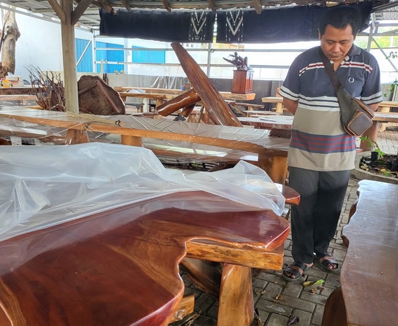 6 Jenis Kayu Solid Terbaik untuk Furniture 