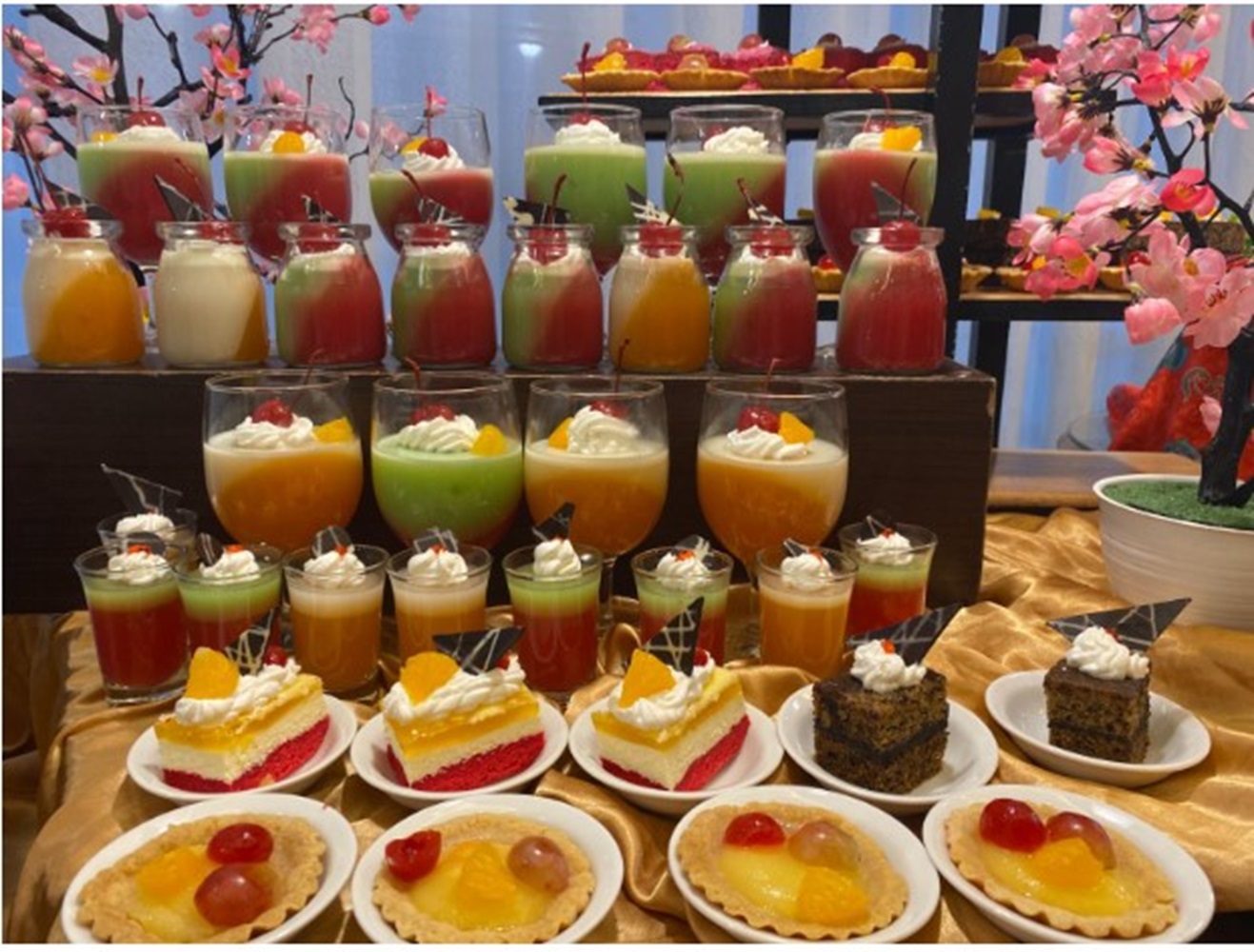 Makan Bersama dengan Dekorasi Oriental, Menyambut Imlek 2024, di Hotel Santika Bengkulu