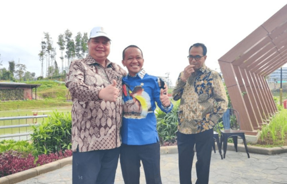 Keakraban Airlangga dan Bahlil di IKN, Saling Rangkul dan Foto Bersama