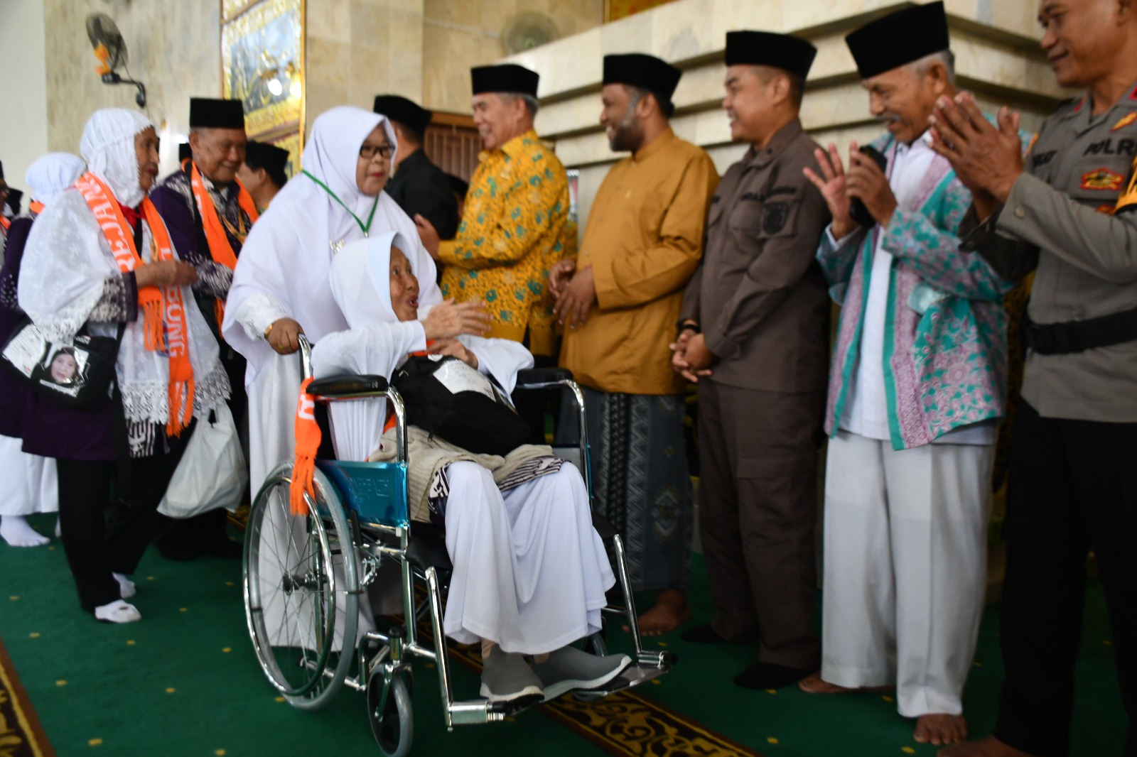 Bupati Rejang Lebong Lepas Keberangkatan 239 CJH, Syamsul Efendi: Jaga Kesehatan, Semoga Haji Mabrur