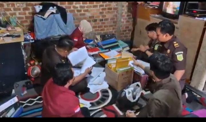 Dugaan Korupsi Dana Desa, Rumah Kades hingga Bendahara Air Pesi Digeledah