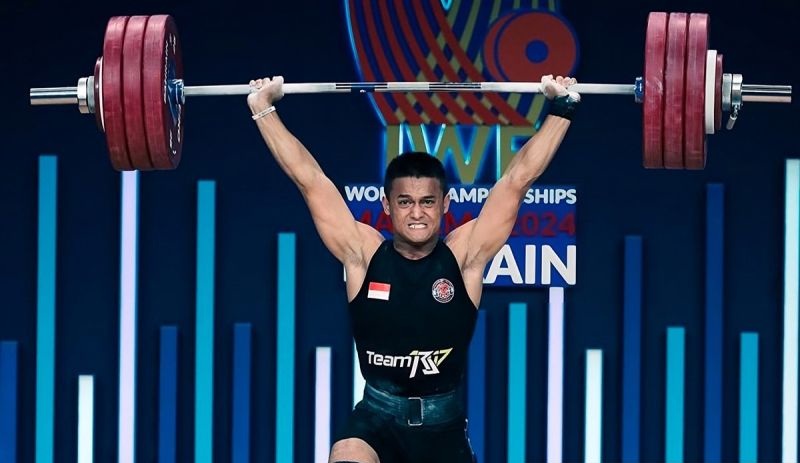 Rizki Juniansyah Pecahkan Rekor Dunia, Dua Emas untuk Indonesia di Kejuaraan Dunia IWF 2025