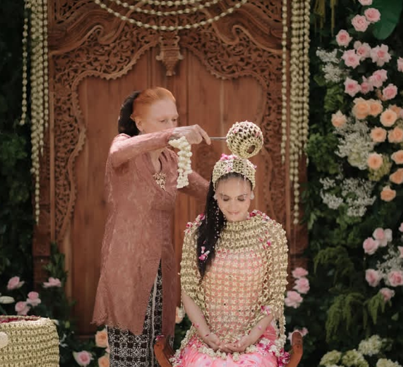 Haru Bahagia Siraman Luna Maya: Tangis Sungkem, Hingga Akad di Bali