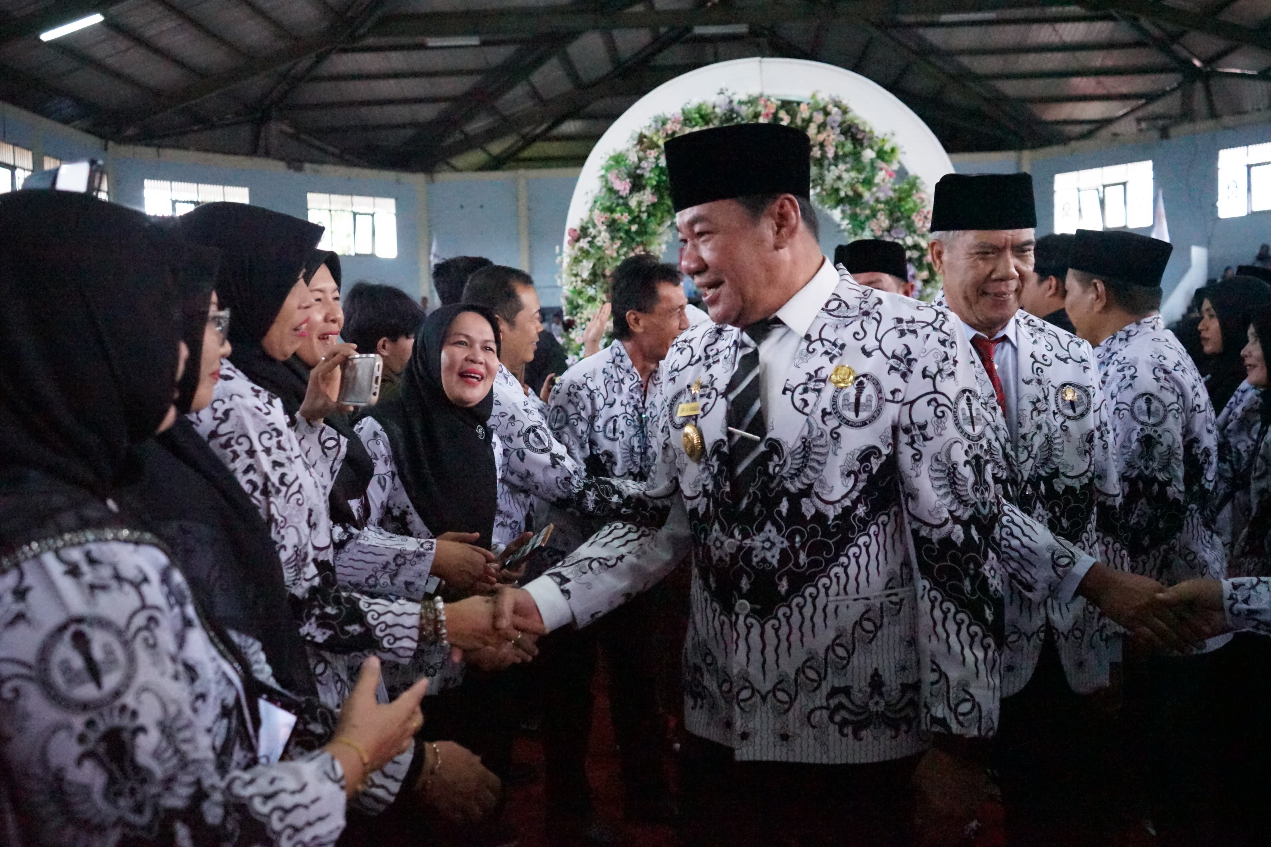 Peringatan HUT ke-79 PGRI dan Hari Guru Nasional, Rosjonsyah Apresiasi Dedikasi Guru di Bengkulu