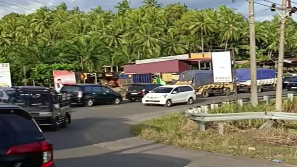 Antrean Macet Panjang Jalan Lintas Barat Bengkulu - Bengkulu Utara, Diprediksi Sampai Desember Mendatang