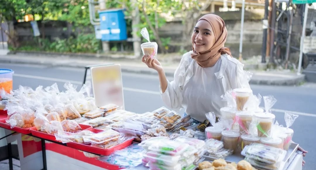 Jangan Lapar Mata! Ini Tips Berburu Takjil agar Tidak Mubazir