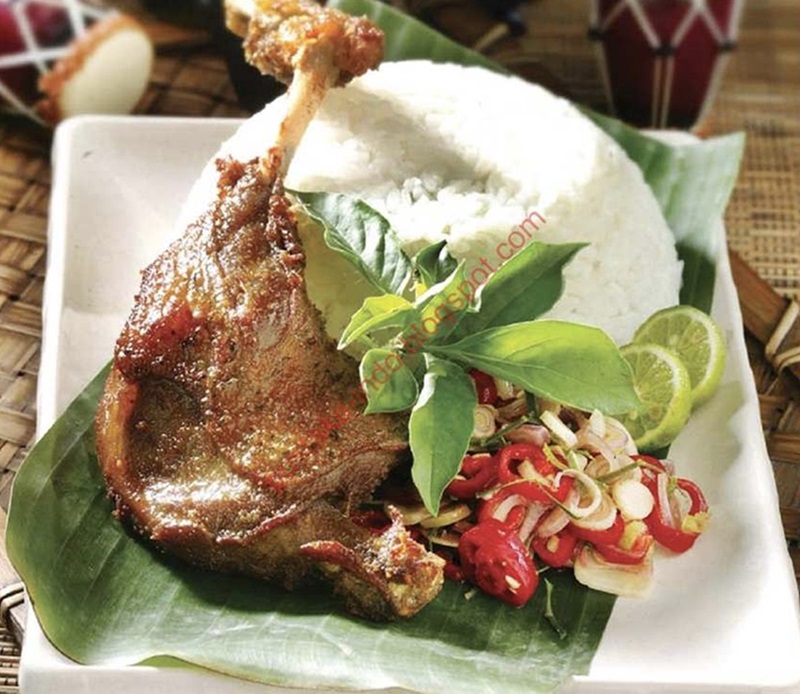 Resep Makanan, Bebek Bengil Khas Bali Disajikan dengan Nasi Putih Hangat dan Sambal Matah, Enak Sekali ! 