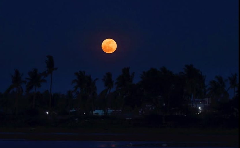 Strawberry Moon Hiasi Langit Malam, Fenomena Langka Terjadi Setiap 18 Tahun Sekali