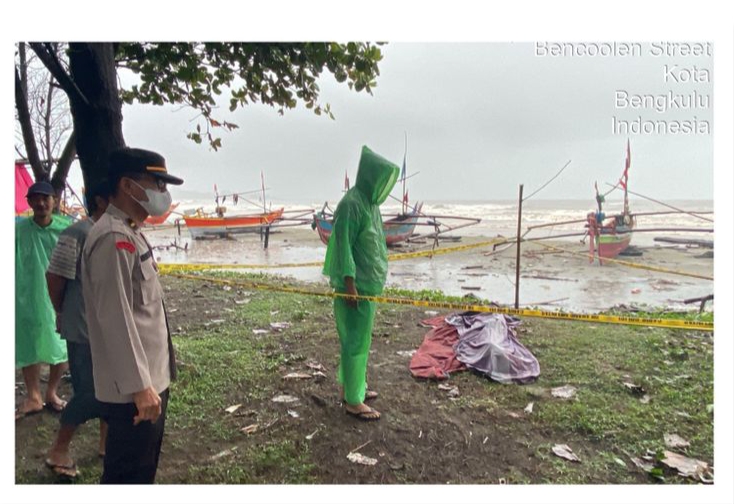 Mayat Pria yang Mengapung di Pantai Pasar Bengkulu Diketahui Warga Benteng