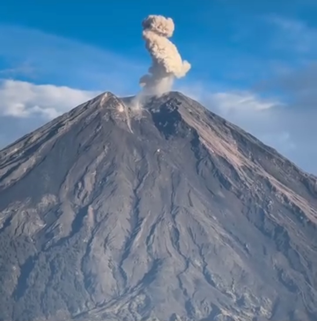 Waspada Erupsi Gunung Semeru, Aktivitas Vulkanik Meningkat, Masyarakat Diminta Tetap Siaga