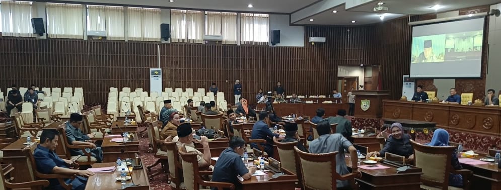 APBD Bengkulu 2025 Disahkan, Fokus pada Defisit Rp76 Miliar dan Program 100 Hari Kerja