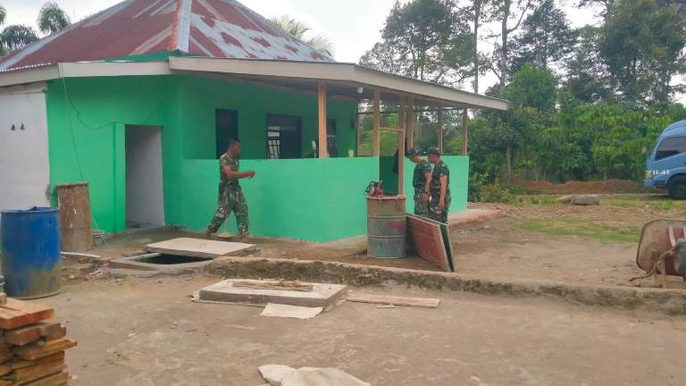 Rehab Rumah Ibadah Program Fisik Tambahan TMMD ke-121 Kodim 0409/Rejang Lebong Capai 90 Persen 