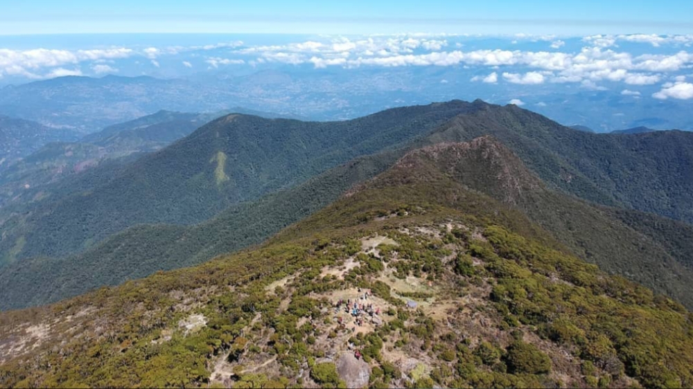 5 Gunung Tertinggi di Pulau Sulawesi, Puncak Tertinggi Rante Mario dengan Pemandangan Menakjubkan