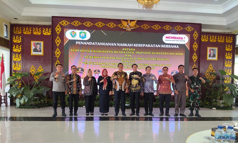 Merajut Asa untuk Kaur, Bupati Gusril Teken MoU Pembangunan Jalan Padang Guci-Muara Enim