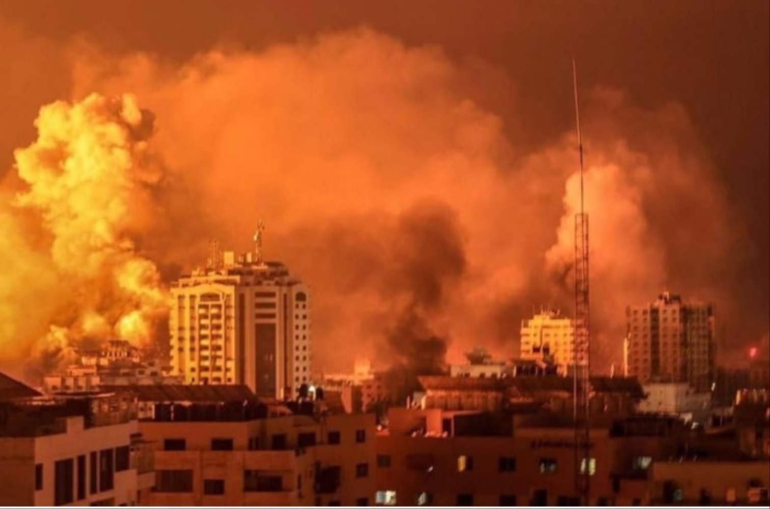 Makin Menggila, Dalam Sekejab Langit Malam Gaza Berubah jadi Terang Benderang