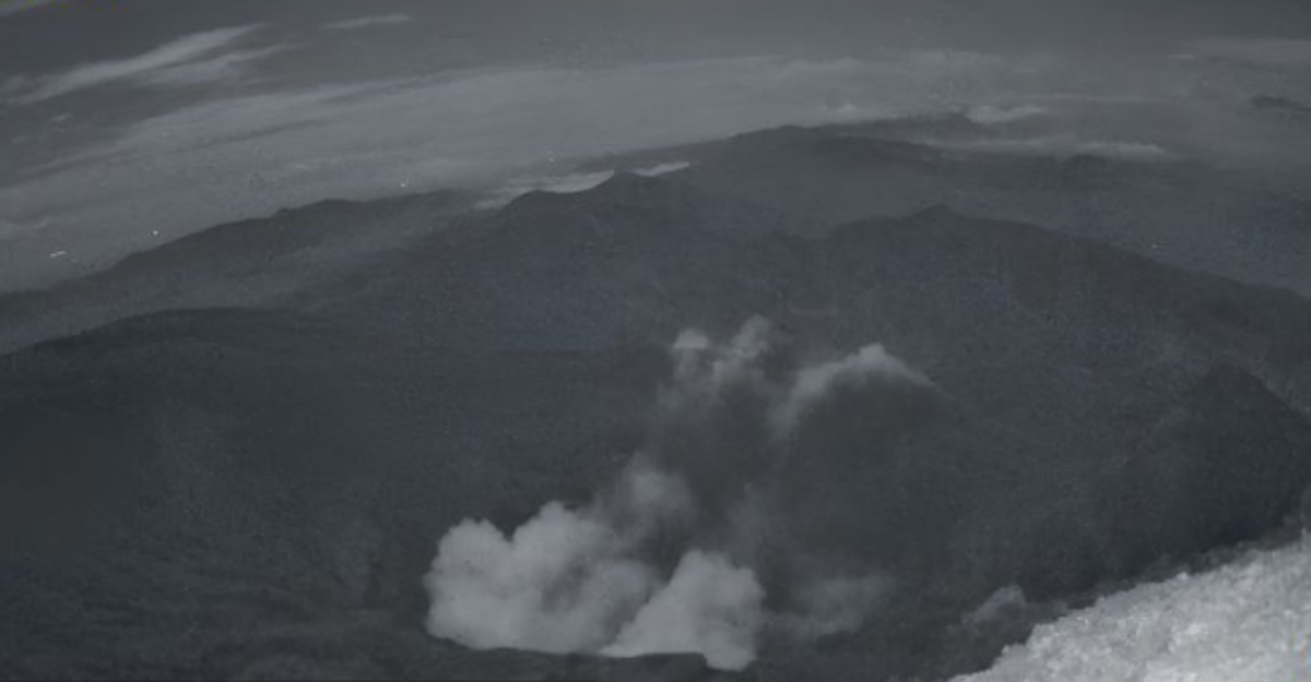 Waspada! Erupsi Gunung Dempo Hembuskan Material Setinggi 300 Meter, Warga Diimbau Tak Mendekat