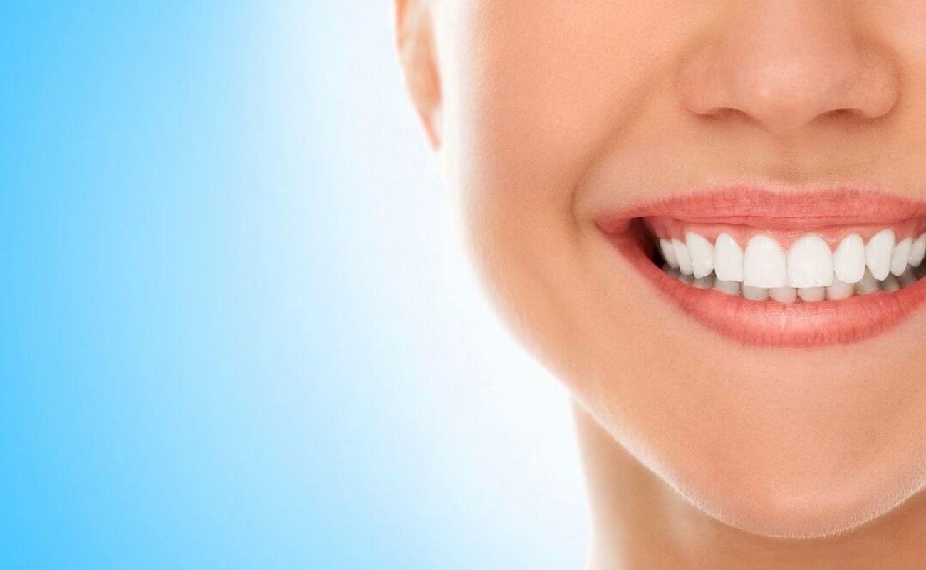 Tips Gigi Putih dengan Bahan Alami: Rahasia Mengembalikan Senyum Indah Anda