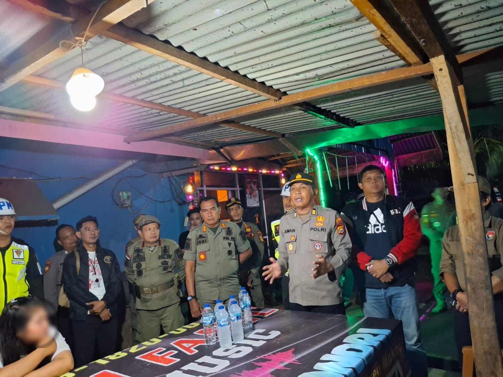 Operasi Pekat di Mukomuko, Dua Tempat Karaoke Kedapatan Langgar Aturan: Miras Tanpa Izin Disita