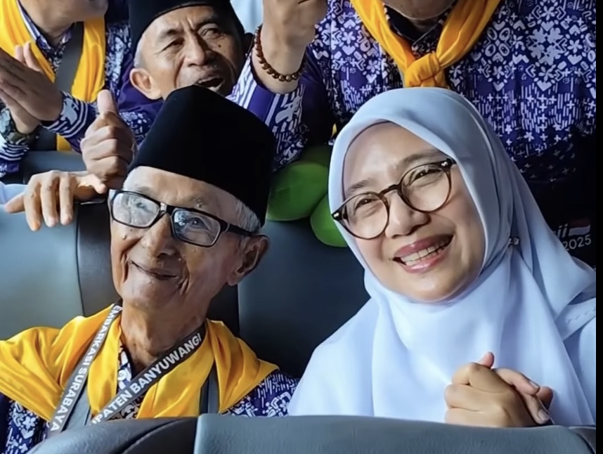 Loper Koran Naik Haji dari Banyuwangi, Nabung 15 Tahun Berhasil Ke Tanah Suci 