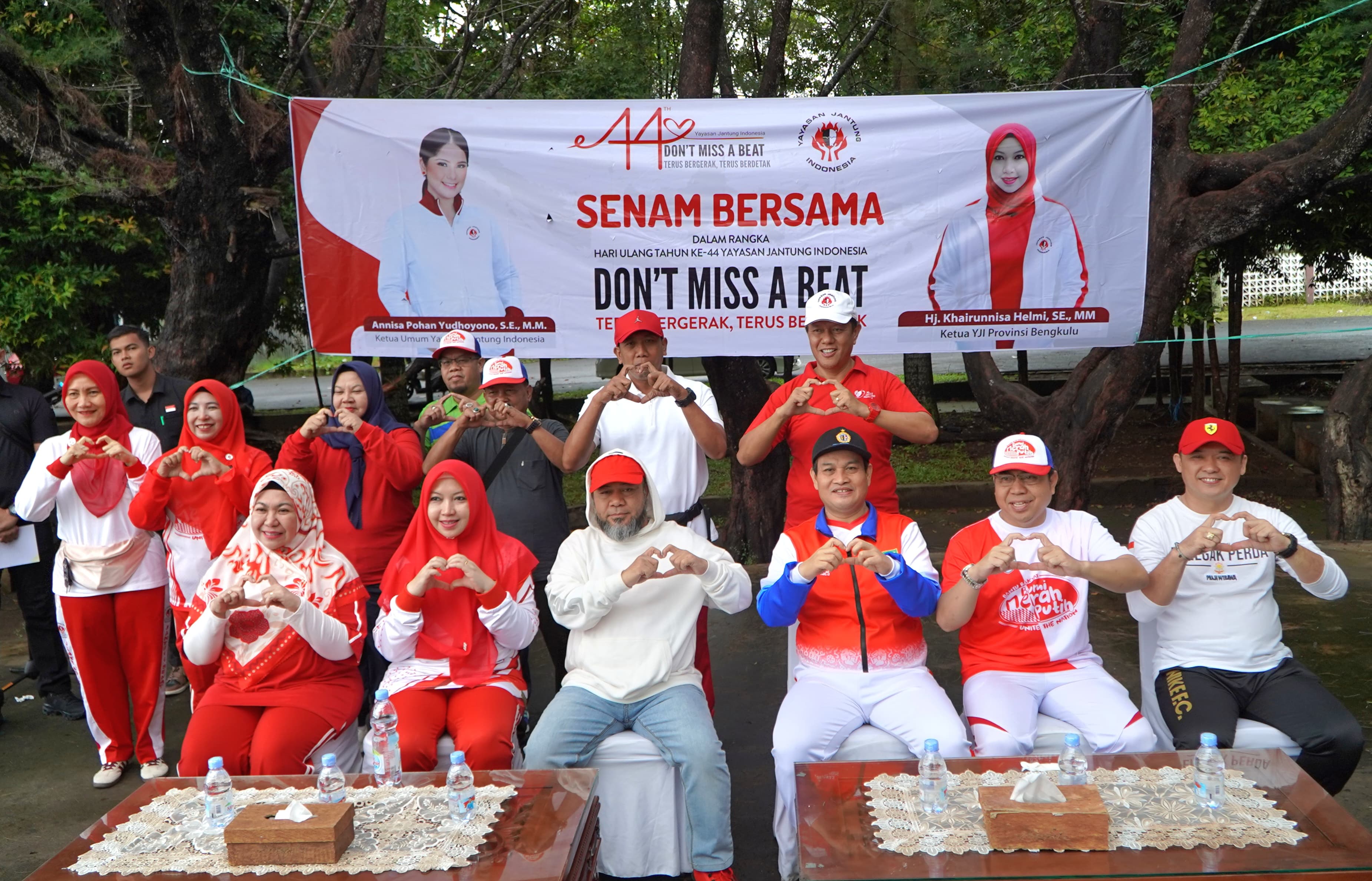 YJI Nyalakan Semangat Merah Putih, Gubernur Helmi Hasan Pimpin Ribuan Warga Bengkulu Senam Jantung Sehat