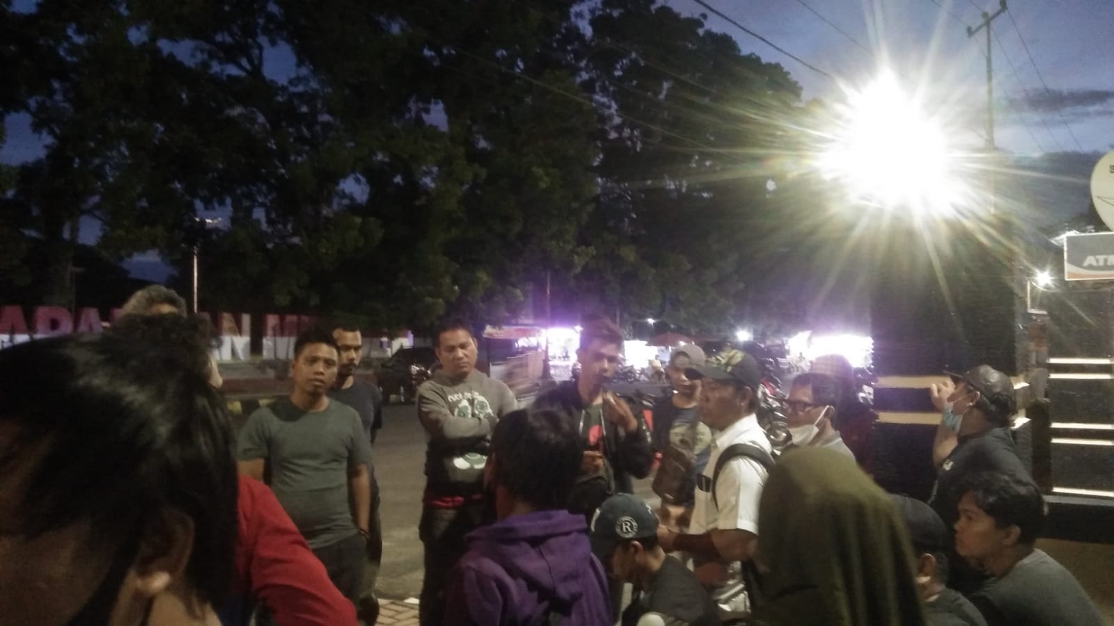 70 Kios Pedagang Pasar Pagar Dewa Disegel, Pemilik Lapor ke Polres