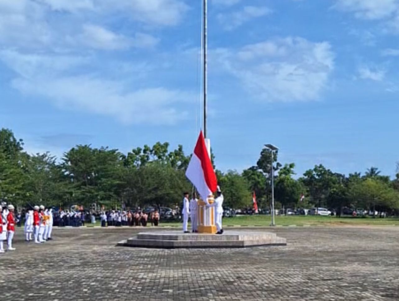 Bupati Mukomuko Choirul Huda Pimpin Upacara HUT ke-80 RI, Paskibraka Bikin Bangga
