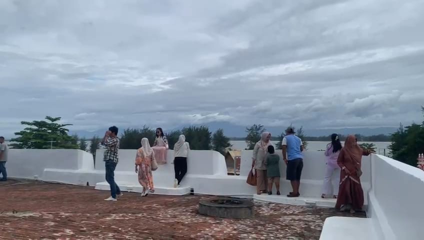 Libur Akhir Tahun 2025, Benteng Marlborough Bengkulu Dipadati Wisatawan