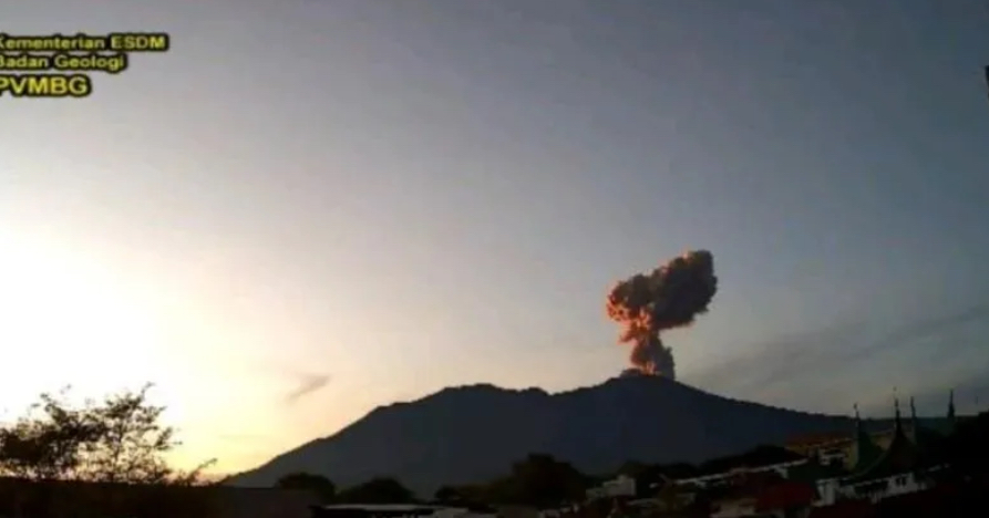 Gunung Marapi Kembali Erupsi, Abu Vulkanik Capai 1.000 Meter: Warga Diminta Waspada