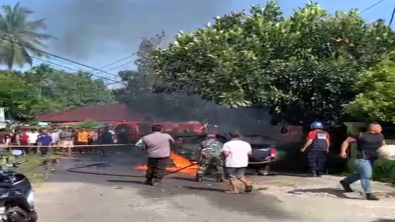 BREAKING NEWS: Terdengar Suara Ledakan, Toyota Agya Terbakar di Jalan BLK Kota Manna