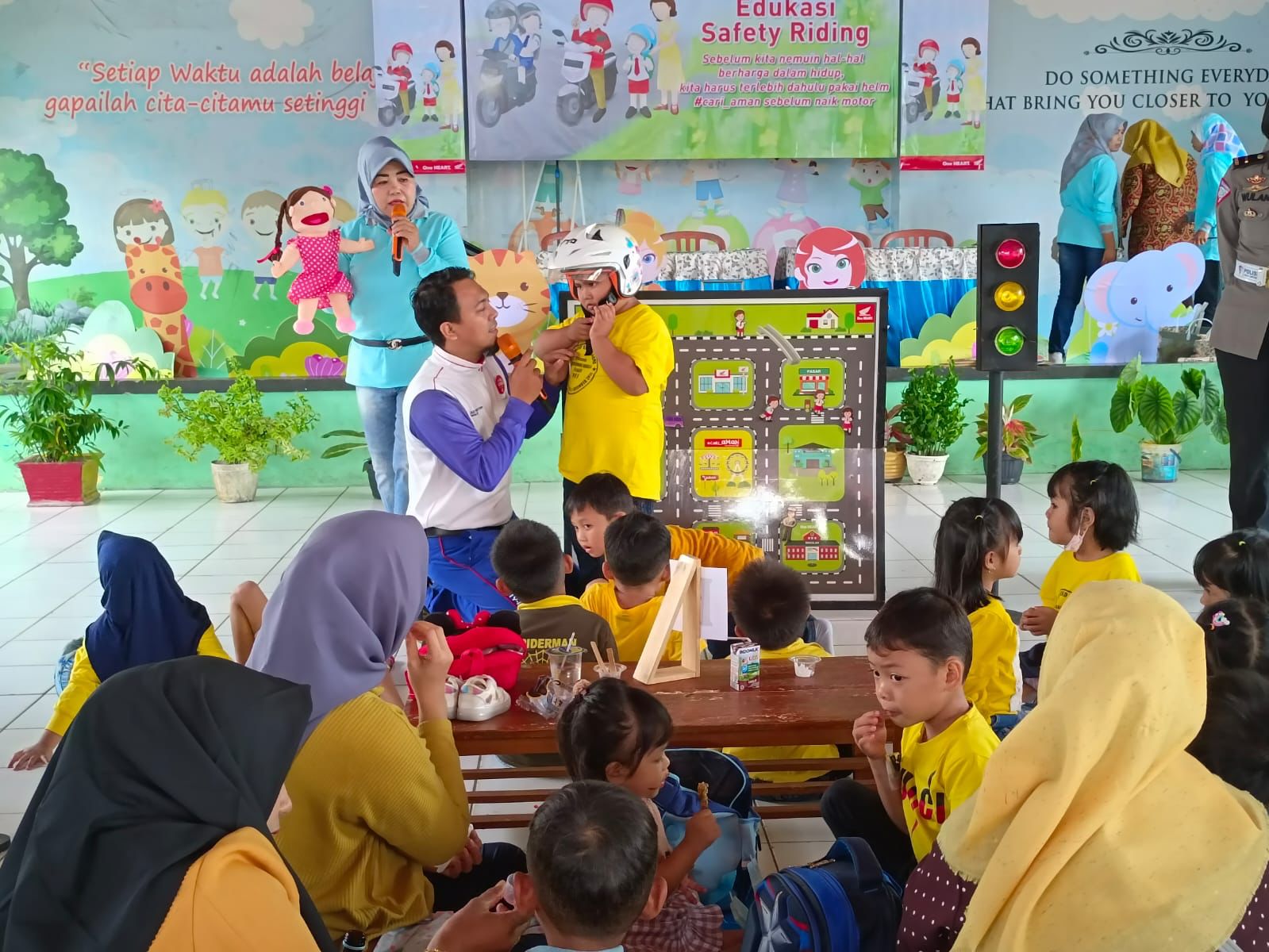 Kampanye #cari_aman ke Sekolah, Anak TK Pembina 1 Kota Bengkulu Bersemangat
