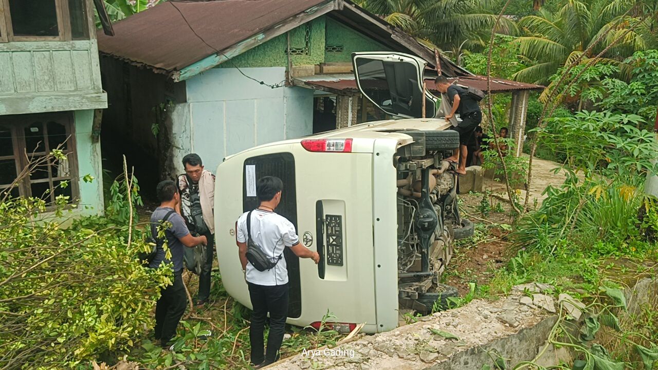 Detik-detik Mobil Rombongan Atlet Basket Bengkulu Terbalik di Seluma, Sopir Akui Hilang Konsentrasi