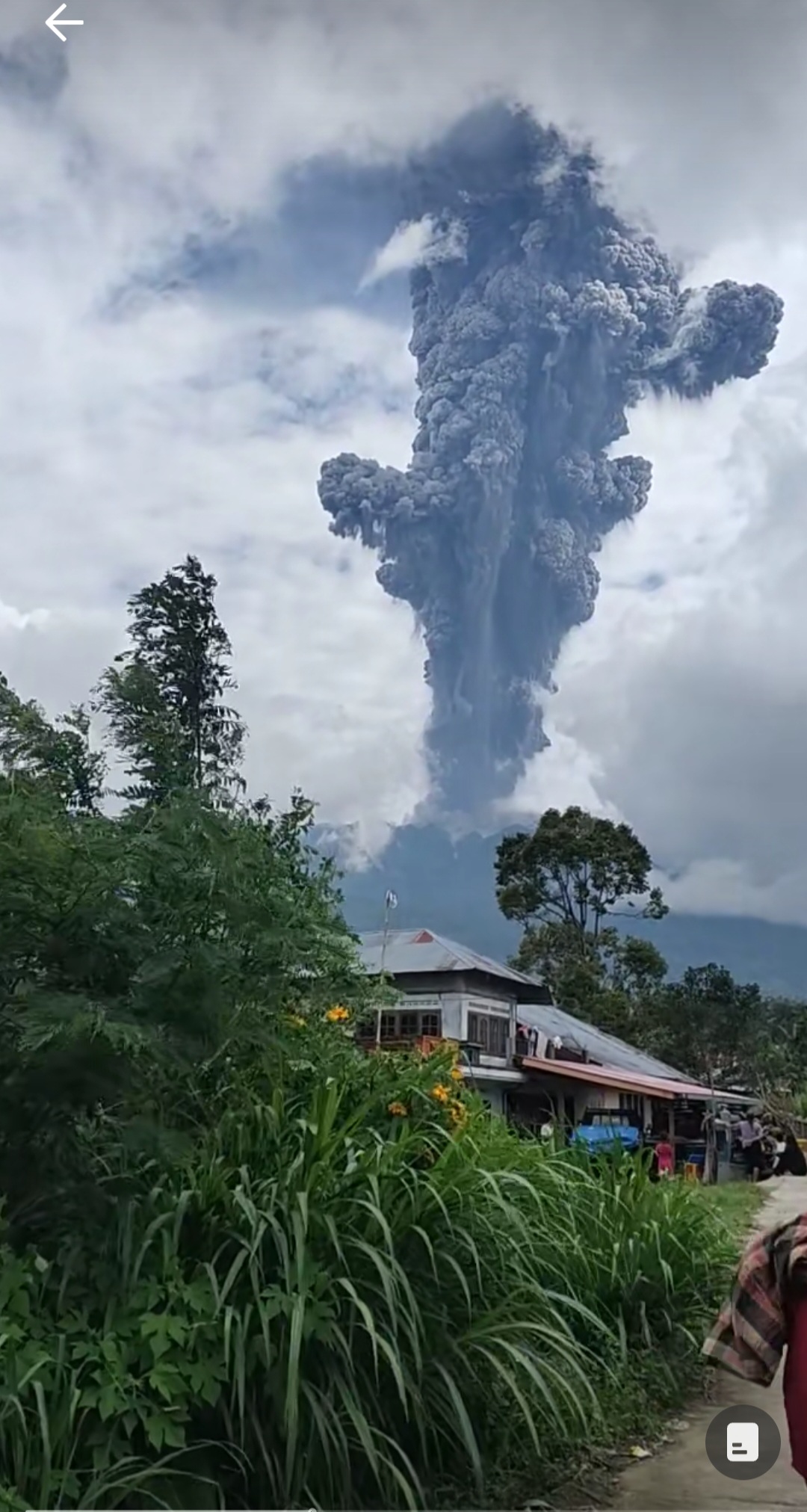 Viral Meletus Gunung Marapi di Sumatera Barat 4 Kali, sejak Tengah Malam 