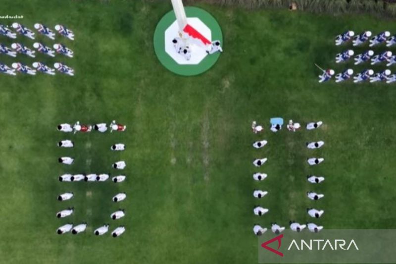 Paskibraka Bentuk Formasi Angka 80 di Istana, Simbol 80 Tahun Indonesia Merdeka