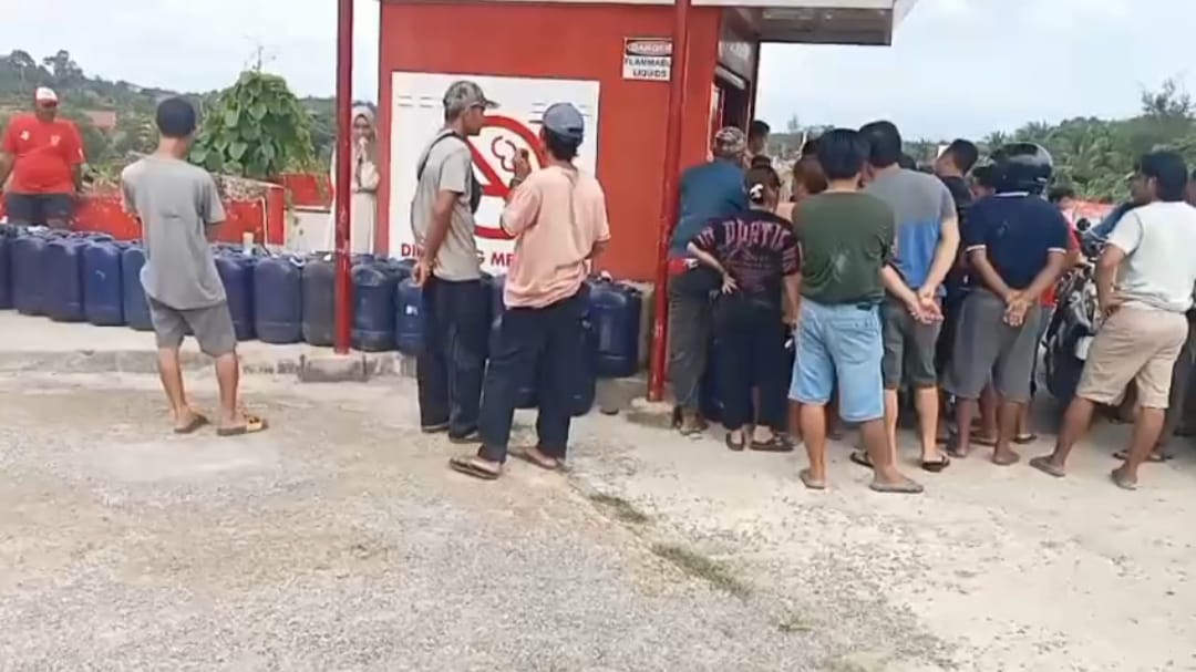 Warga Menjerit! Krisis BBM, Harga Eceran Capai Rp20 Ribu per Liter di Seluma