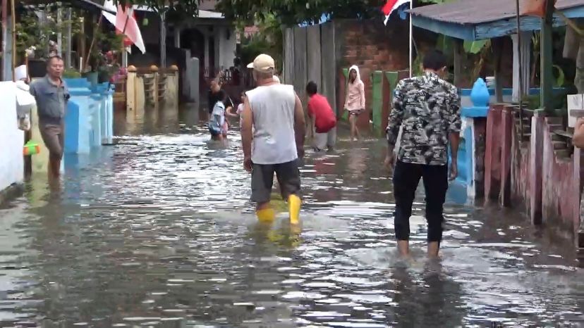 Hujan Deras Landa Kota Bengkulu, Warga Kebun Beler Terendam Banjir Hingga 1 Meter