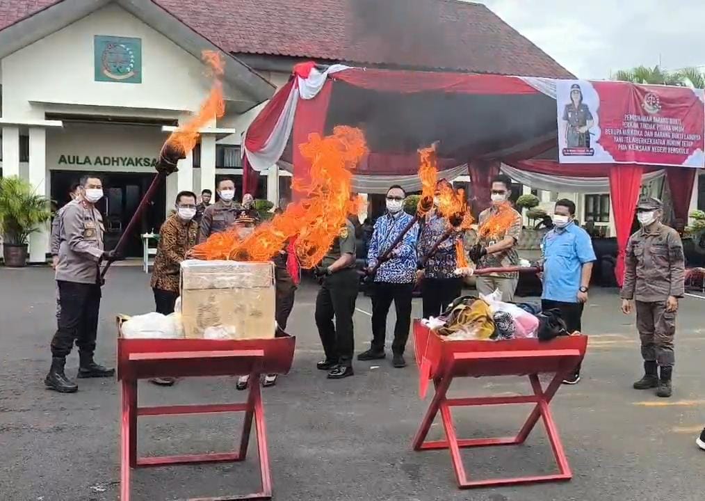 1 Kg Narkoba hingga Ribuan Pil Dihancurkan, Kejari Bengkulu Musnahkan Barang Bukti