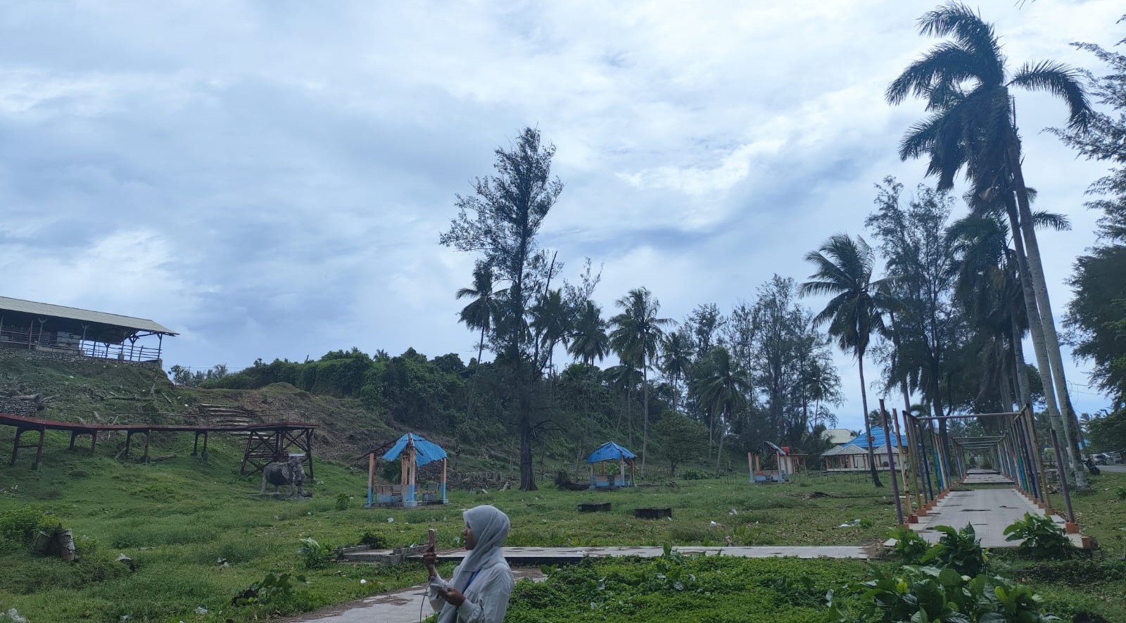 Minim Fasilitas, Wisata Pantai Pasar Bawah Jadi Sorotan Pengunjung