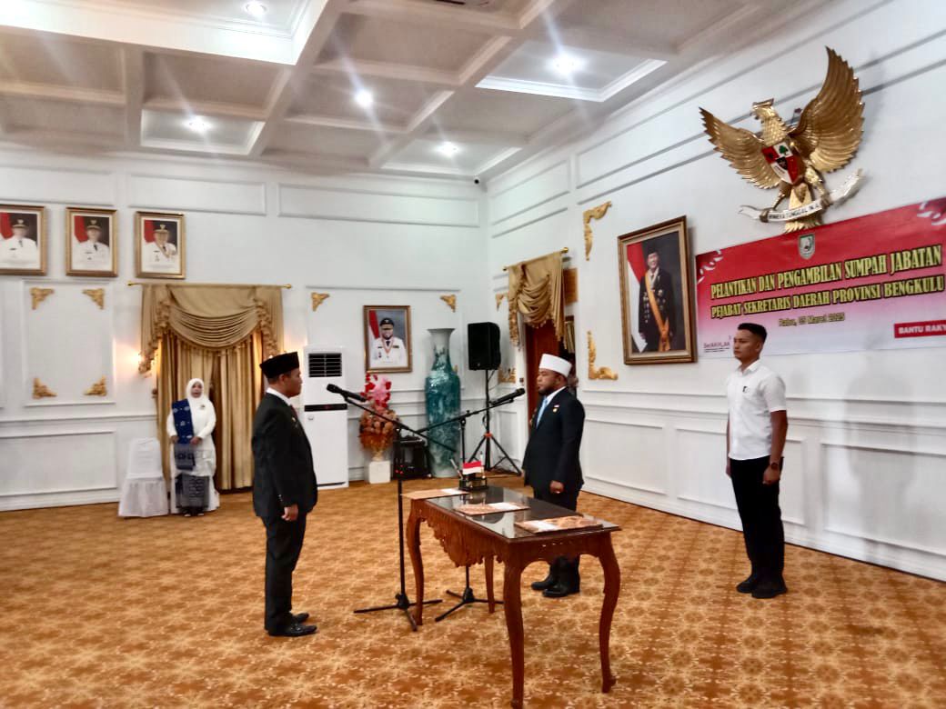 Lantik Herwan Antoni Sebagai Pejabat Sekda Provinsi Bengkulu, Ini Pesan dan Harapan Gubernur Helmi Hasan
