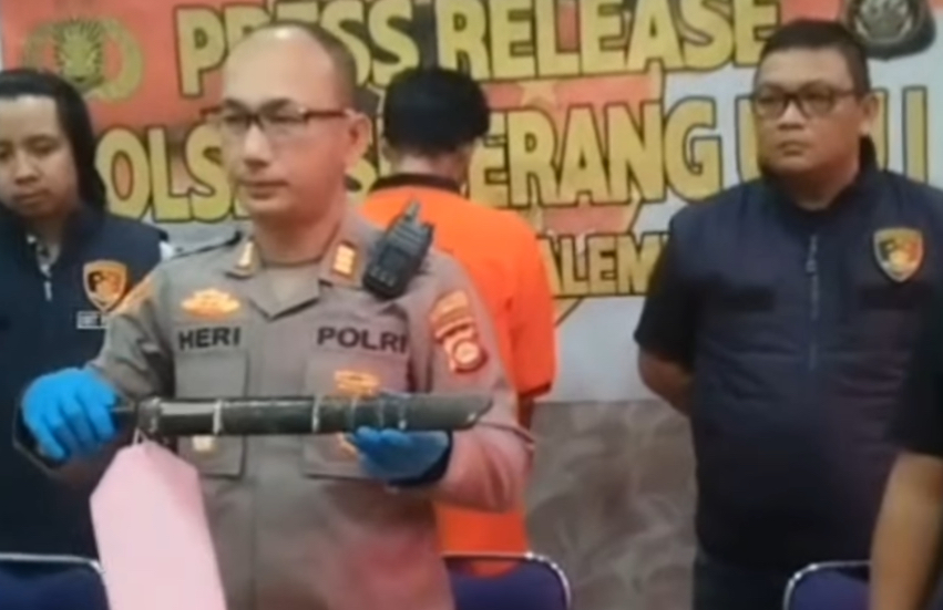 Tak Masuk Panitia Kurban! Tega Bacok Mantan Ketua RT di Halaman Masjid Lalu Menyerahkan Diri 