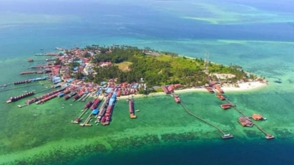 Nikmati Pemandangan Laut Nan Indah di Pulau Maratua 'Maldives Van Borneo, Pas untuk Liburan Akhir Tahun