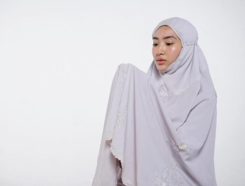 Mukena Putih Kehilangan Kilaunya? Atasi dengan Bahan Alami Ini