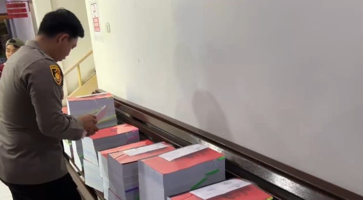 Polda Bengkulu Serahkan Berkas 12 Tersangka Korupsi Proyek Pertanian Kaur ke Kejati